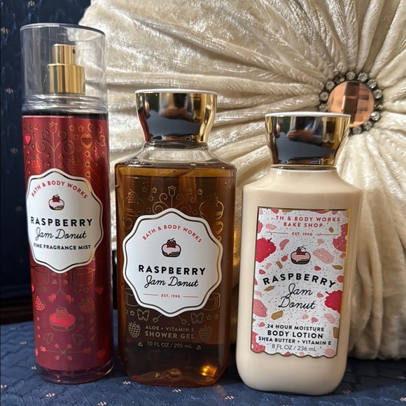 Bath & Body Works Other - Bath & Body Works Raspberry Jam Donut Set - Red and Cream